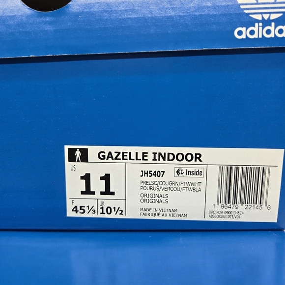 Athletic_Shoes